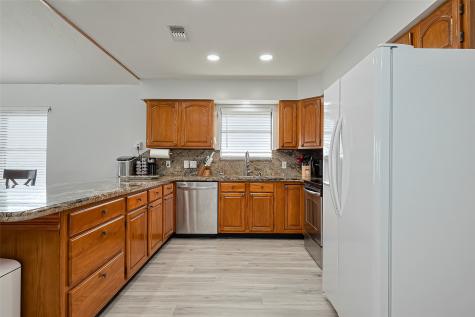 210 Sampan Drive Tiki Island TX 77554