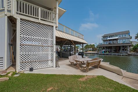 210 Sampan Drive Tiki Island TX 77554