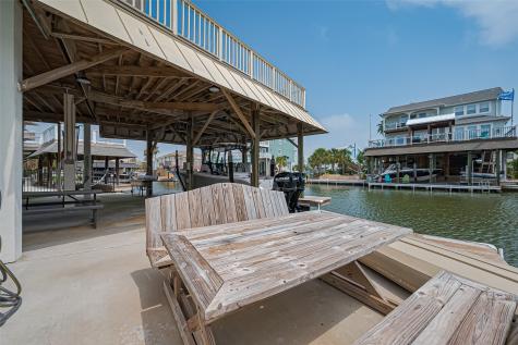 210 Sampan Drive Tiki Island TX 77554