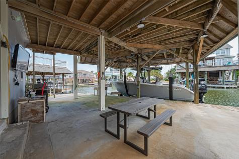 210 Sampan Drive Tiki Island TX 77554