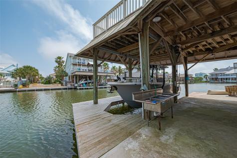 210 Sampan Drive Tiki Island TX 77554