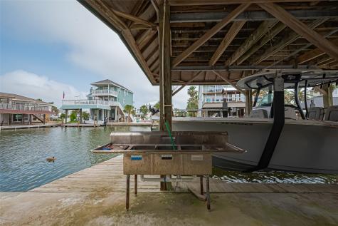 210 Sampan Drive Tiki Island TX 77554