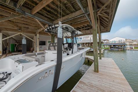 210 Sampan Drive Tiki Island TX 77554