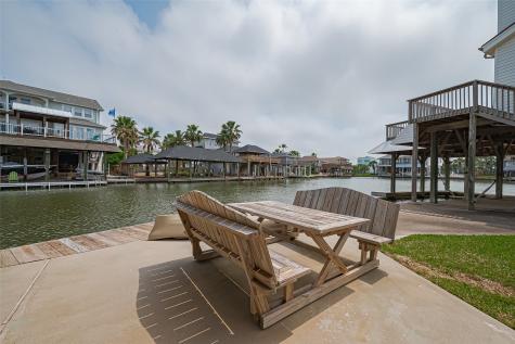 210 Sampan Drive Tiki Island TX 77554