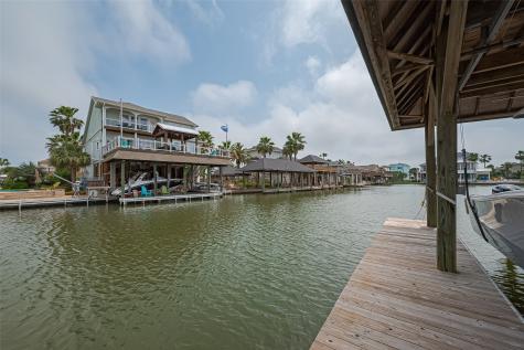 210 Sampan Drive Tiki Island TX 77554