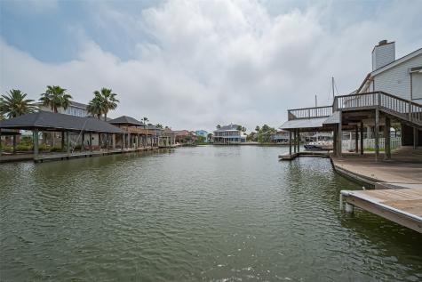 210 Sampan Drive Tiki Island TX 77554