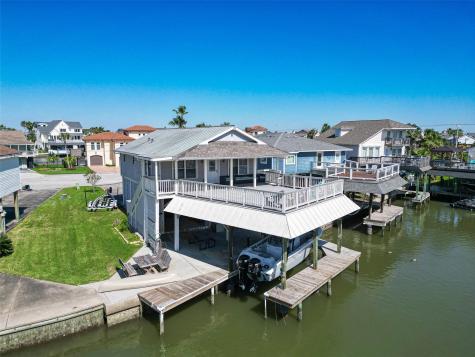 210 Sampan Drive Tiki Island TX 77554