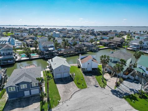 210 Sampan Drive Tiki Island TX 77554
