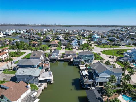 210 Sampan Drive Tiki Island TX 77554