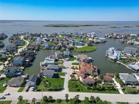 210 Sampan Drive Tiki Island TX 77554
