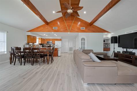 210 Sampan Drive Tiki Island TX 77554