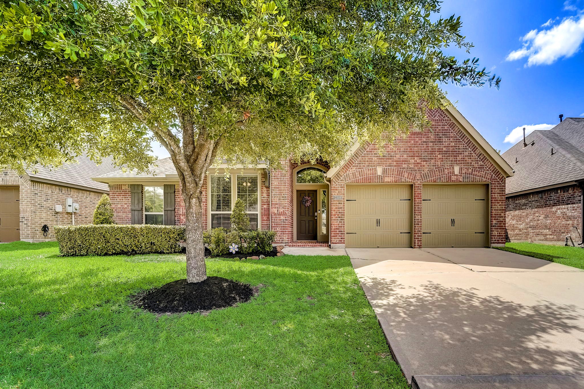 2308 Laurel Loch Lane Pearland TX 77584