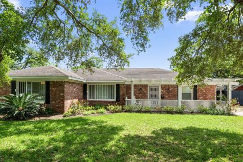 206 Village Drive Sugar Land TX 77498
