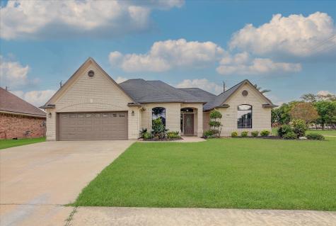112 Washington Avenue Clute TX 77531