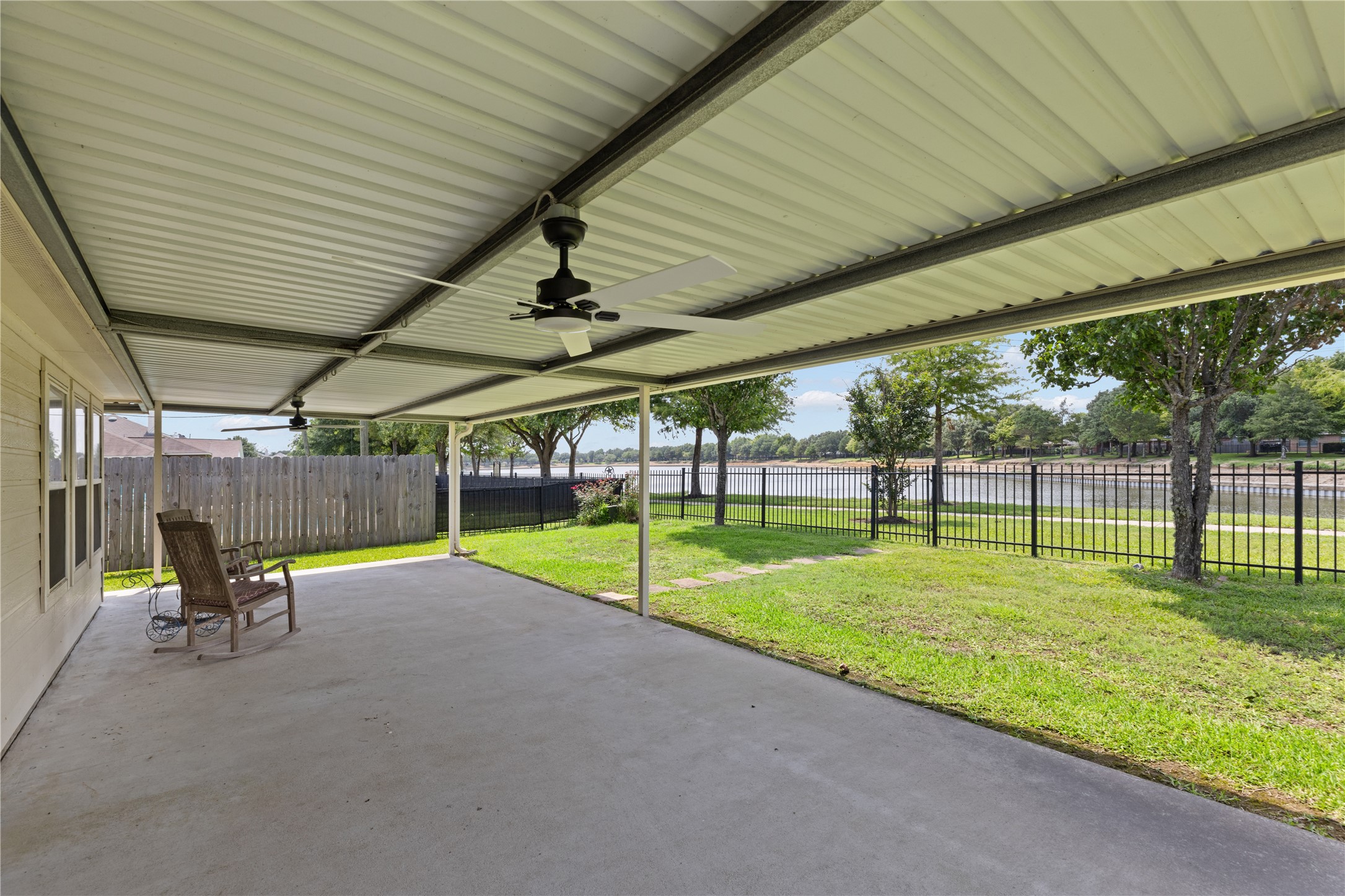 5523 Cinnamon Lake Drive Baytown TX 77521