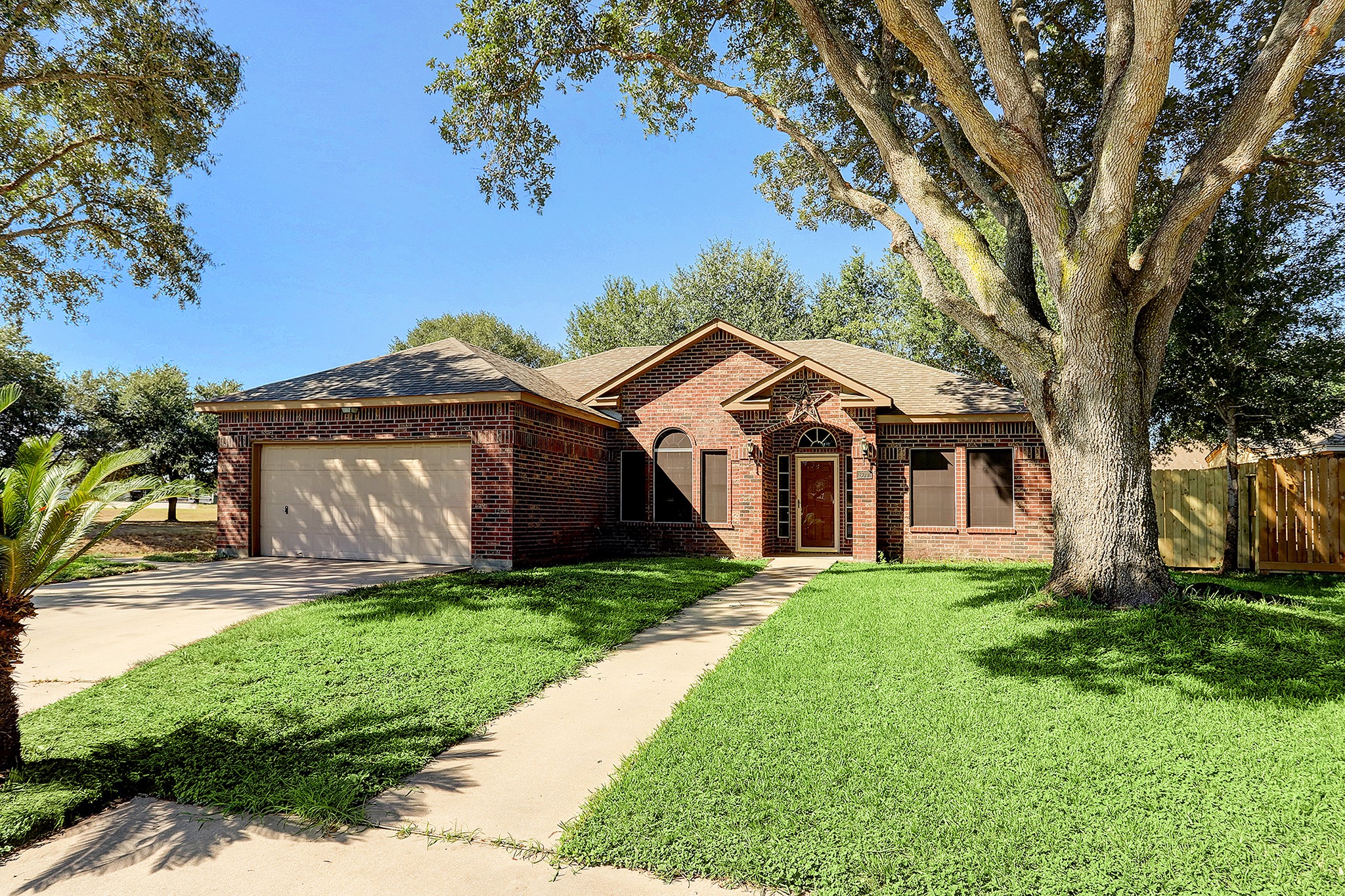 609 Shadowlake Circle Sealy TX 77474