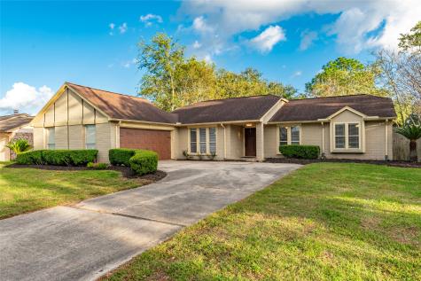 1114 W Castlewood Avenue Friendswood TX 77546