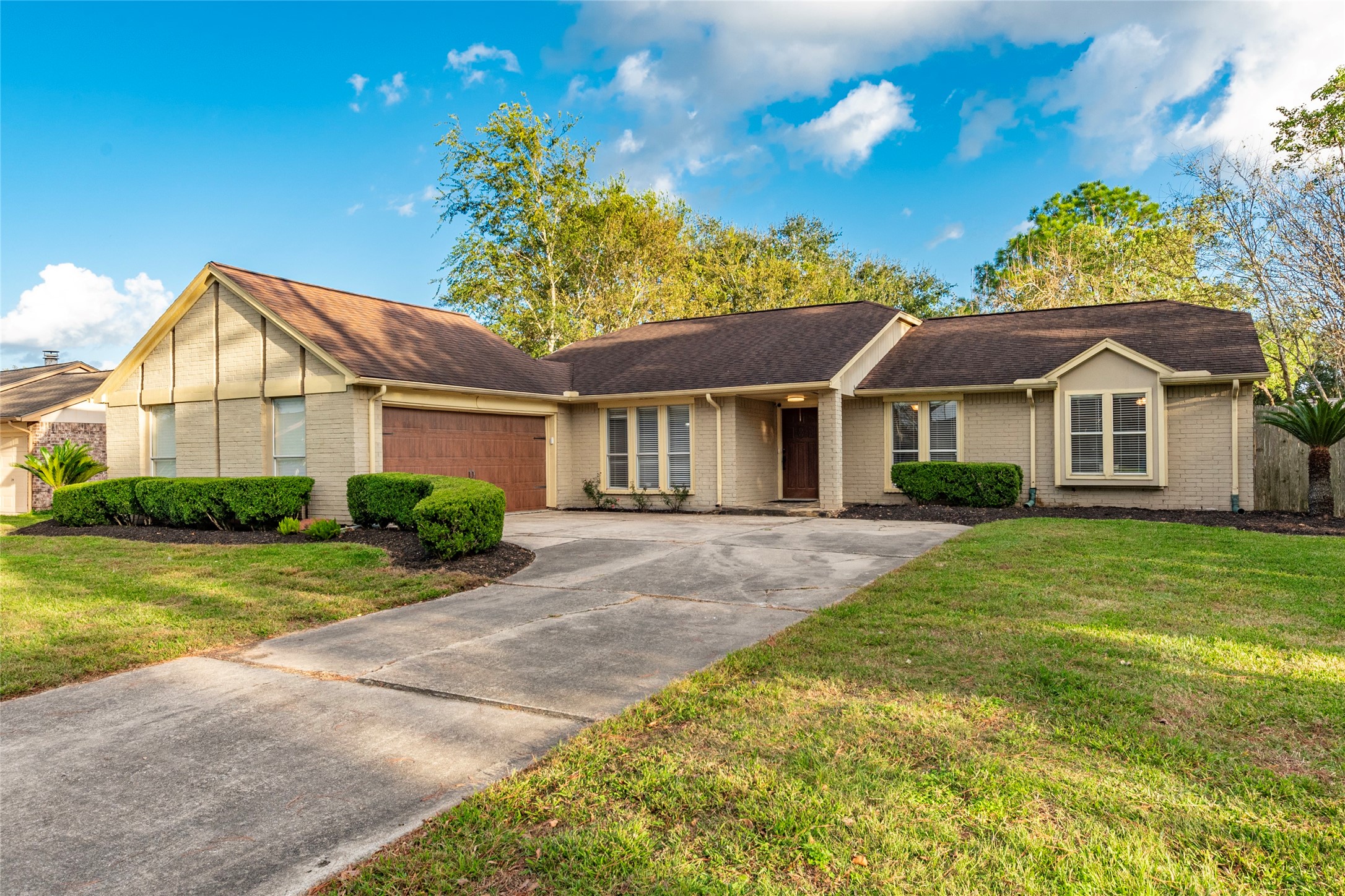 1114 W Castlewood Avenue Friendswood TX 77546