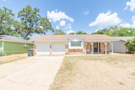 110 Pin Oak Street Lake Jackson TX 77566