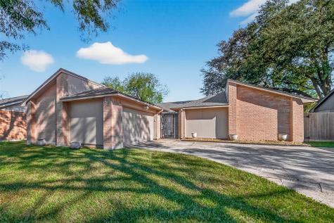 17043 Coachmaker Drive Friendswood TX 77546