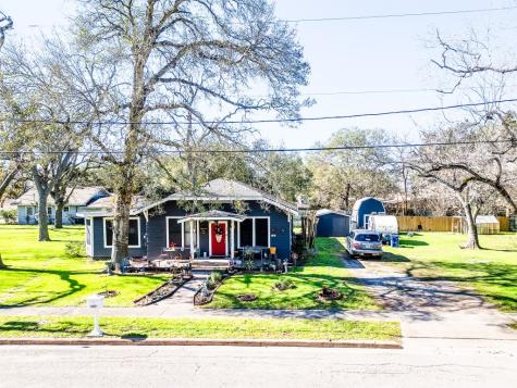105 W Stockbridge Street Eagle Lake TX 77434