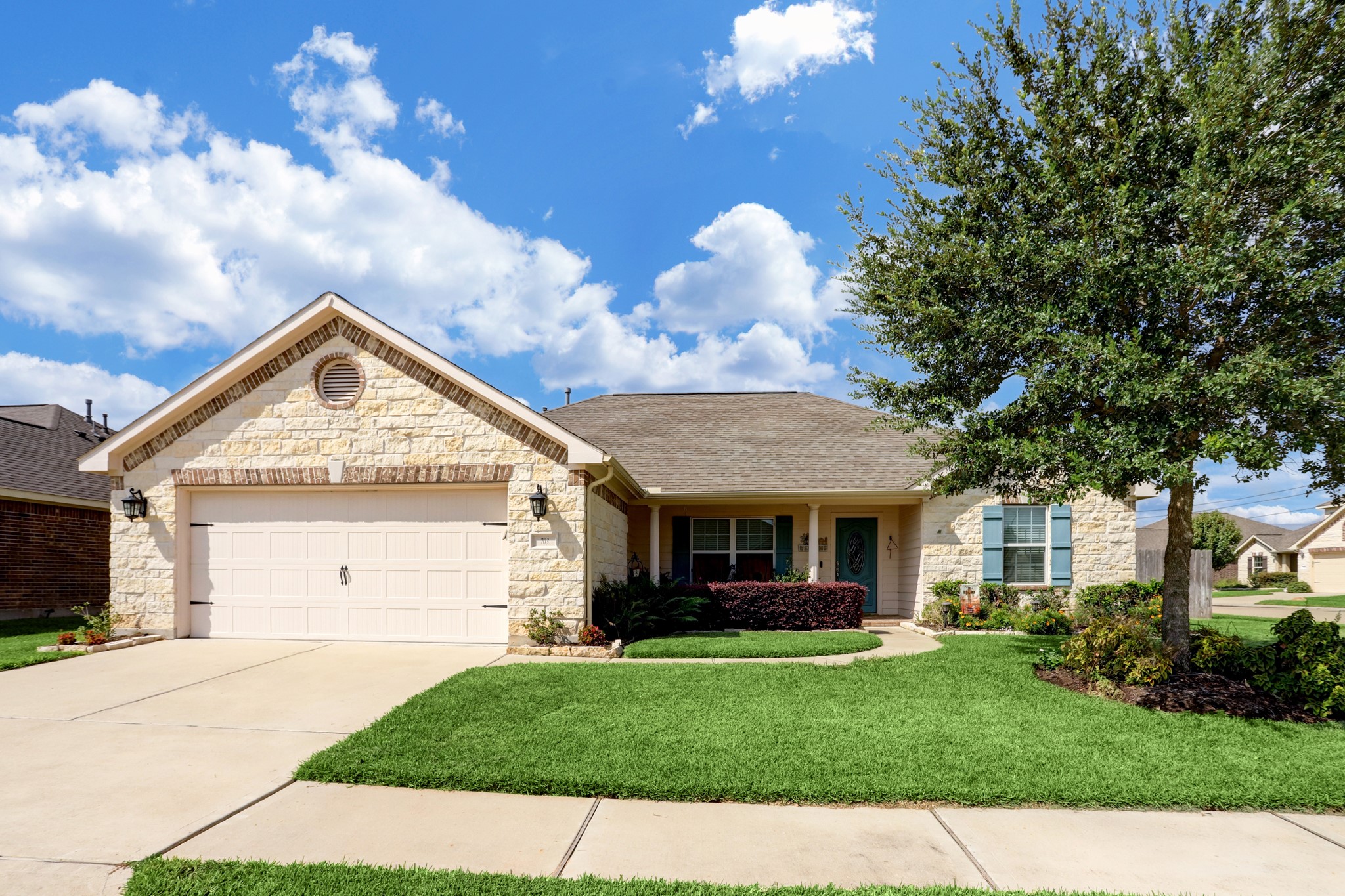 703 Buttercup Court Sealy TX 77474