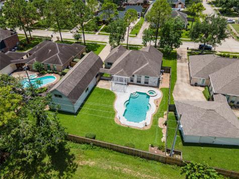 811 Hackberry Lane Friendswood TX 77546