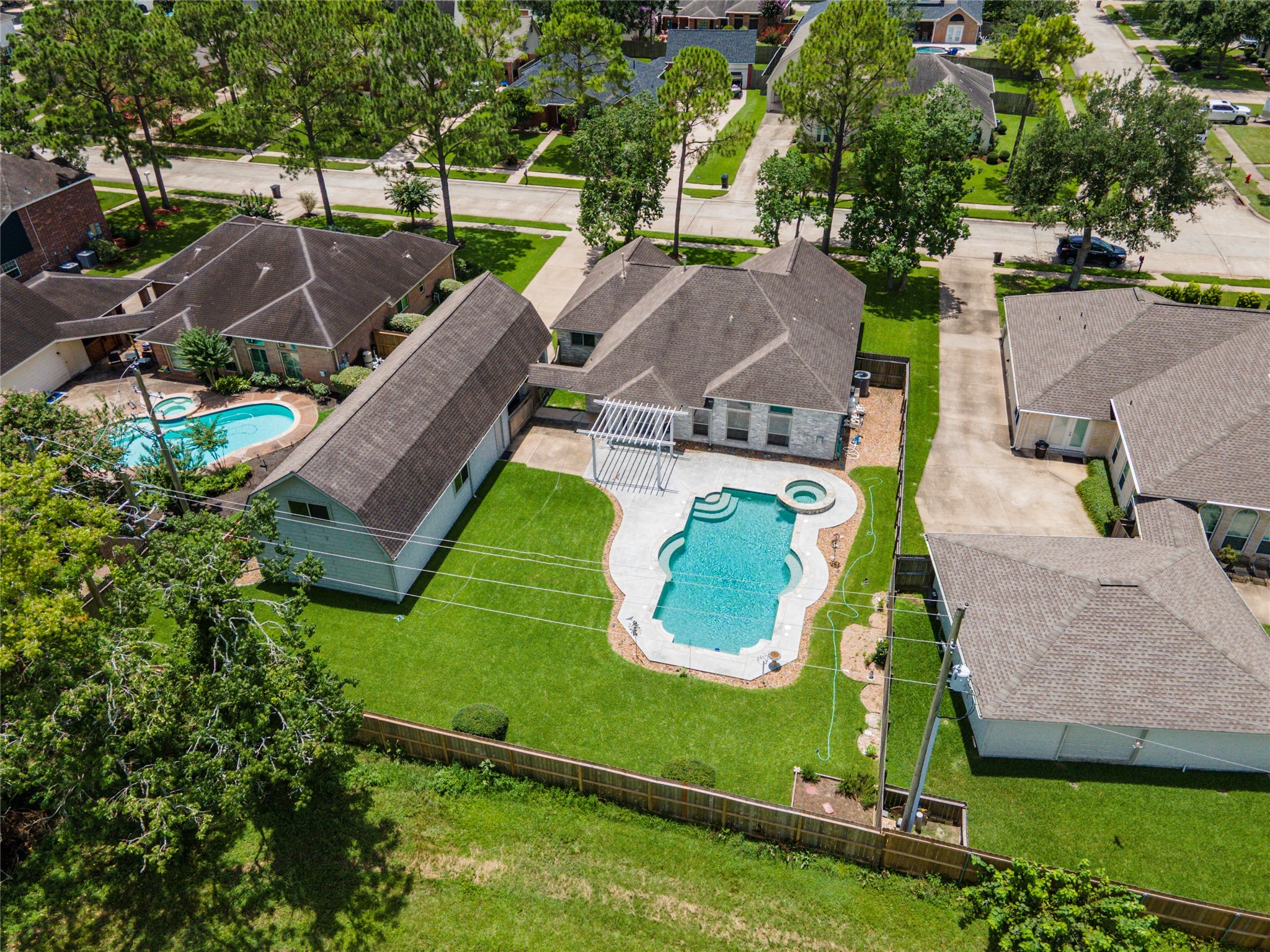 811 Hackberry Lane Friendswood TX 77546