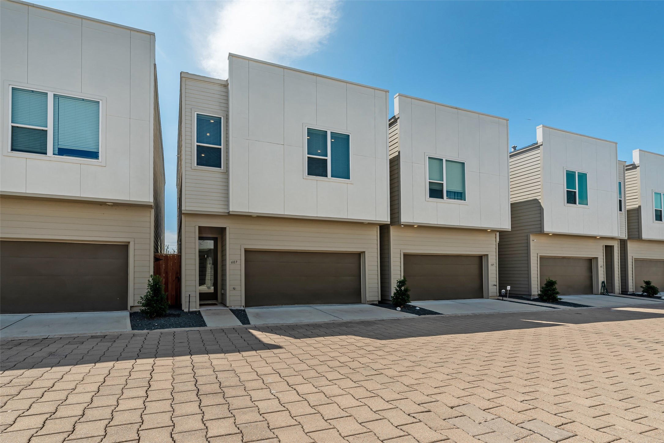 607 Thornton Oaks Lane Houston TX 77018