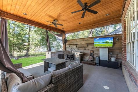 208 Springs Edge Drive Conroe TX 77356