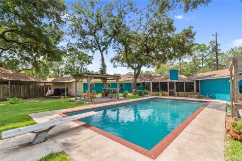 104 Sleepy Hollow Drive Lake Jackson TX 77566-5556