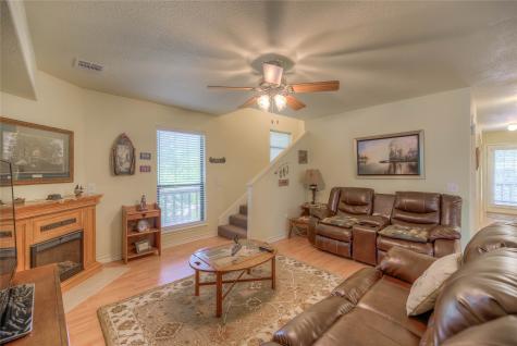445 Knollwood Creek Onalaska TX 77360