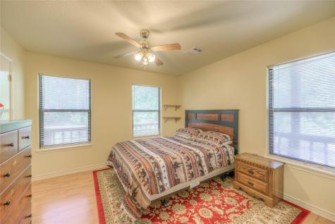445 Knollwood Creek Onalaska TX 77360