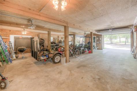 445 Knollwood Creek Onalaska TX 77360