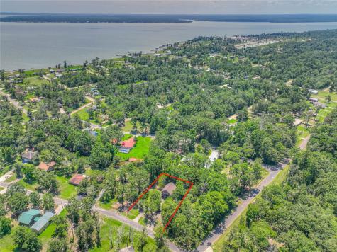 445 Knollwood Creek Onalaska TX 77360