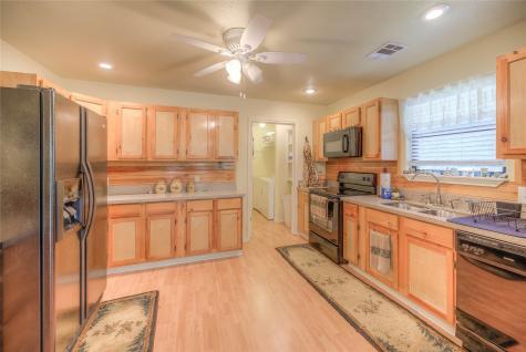445 Knollwood Creek Onalaska TX 77360