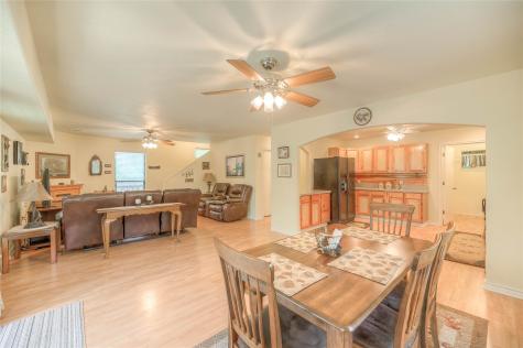 445 Knollwood Creek Onalaska TX 77360
