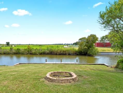 474 Private Road 674 Sargent TX 77414