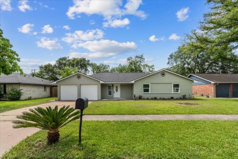 607 Mary Ann Drive Friendswood TX 77546