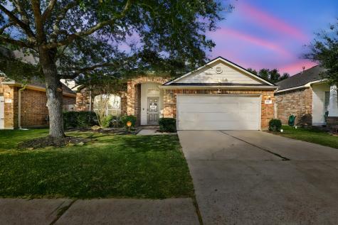 8527 W Highlands Crossing Highlands TX 77562