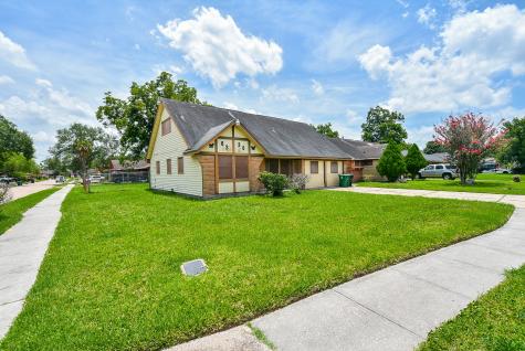 6230 Standing Oaks Street Houston TX 77050