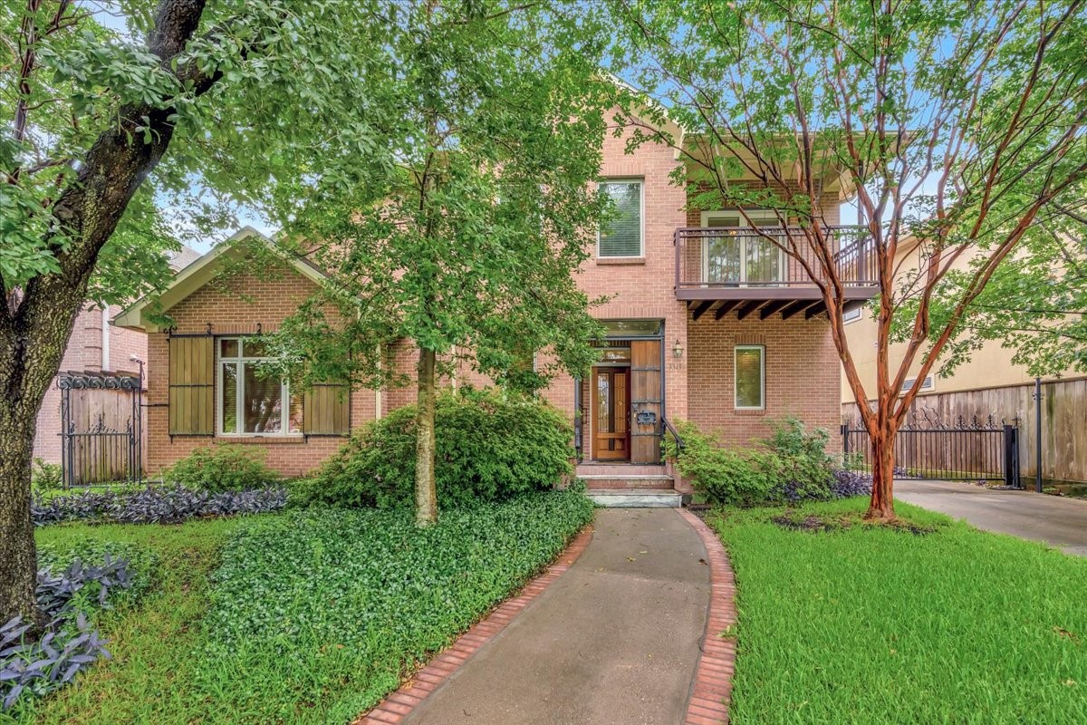 3313 Mcculloch Circle Houston TX 77056