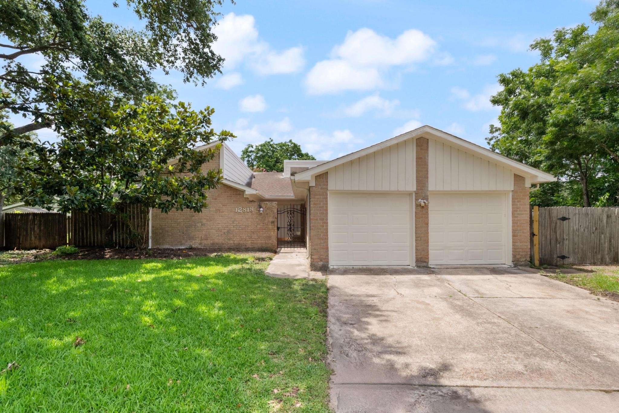 12818 Longvine Court Houston TX 77072
