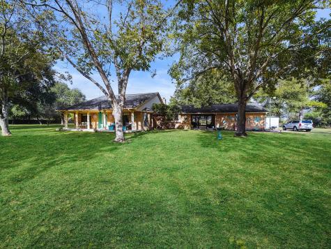 2022 Skrivanek Road Sealy TX 77474