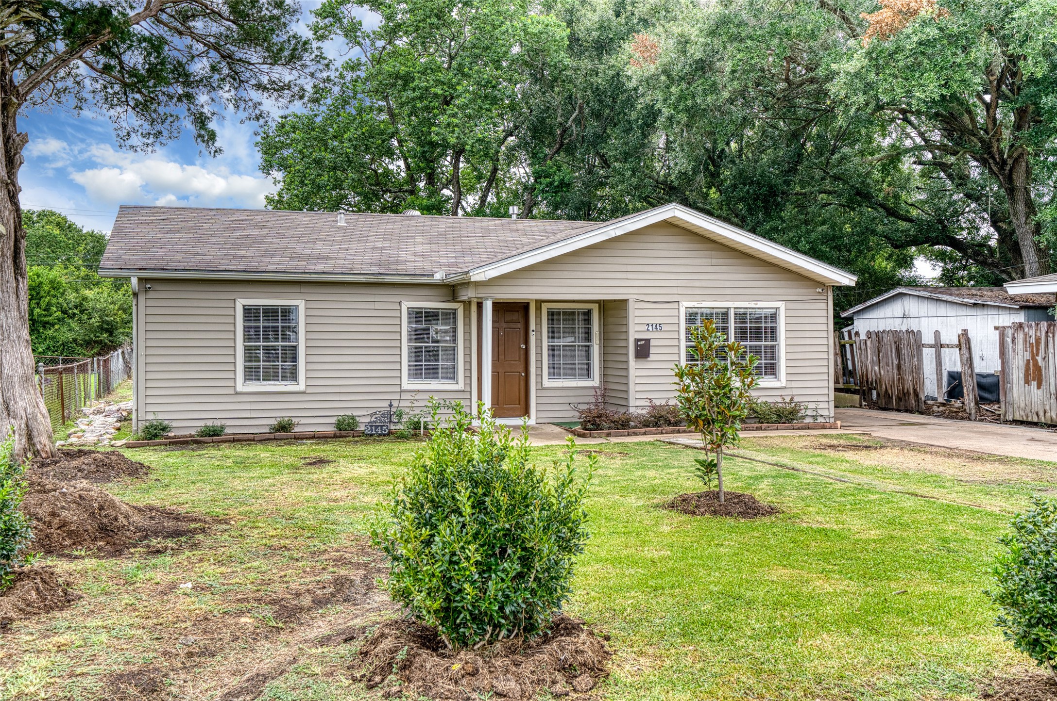 2145 Owens Avenue Groves TX 77619
