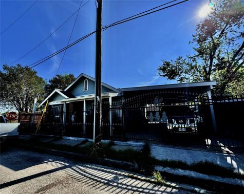 2222 Hogg Street Houston TX 77026