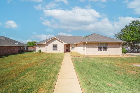 1417 Allison Street Brenham TX 77833