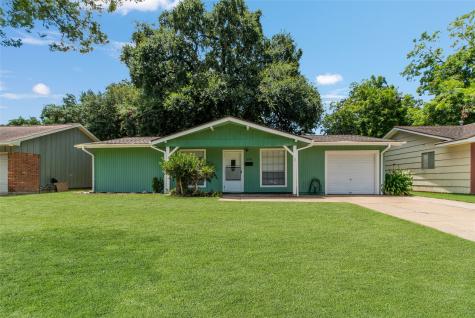 270 N Shanks Street Clute TX 77531