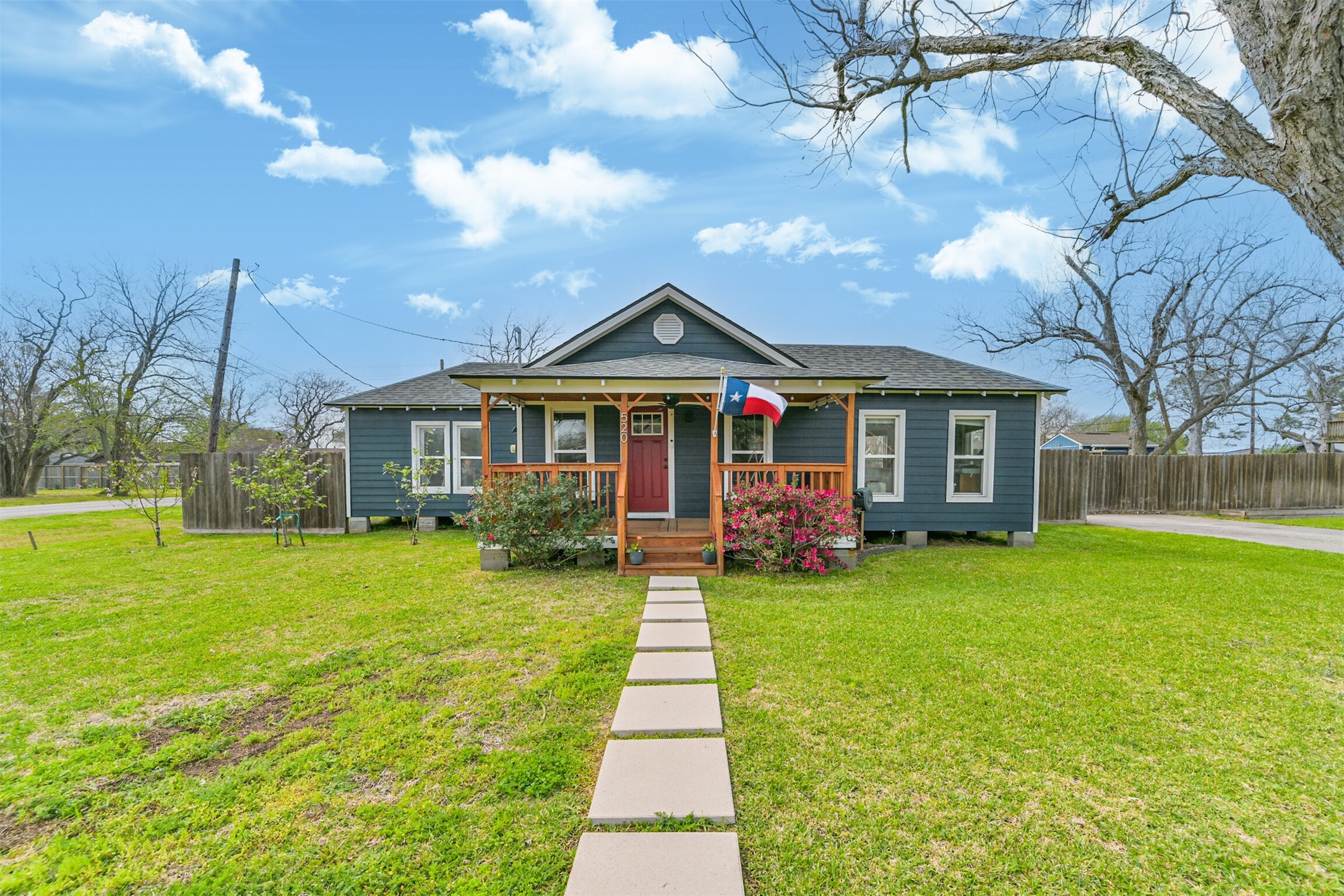 520 S 6th Street La Porte TX 77571