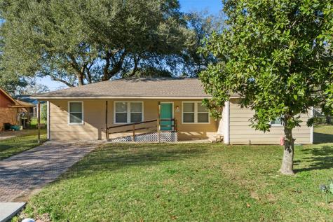 216 Southmore Street Tomball TX 77375